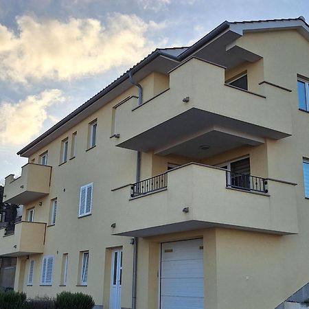 Apartmani Marin1 Vrbnik Bagian luar foto